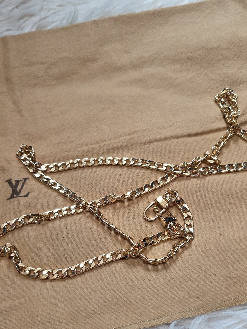 Louis Vuitton Monogram Vernis Sarah Wallet With Chain & Dustbag - Picture 12 of 16